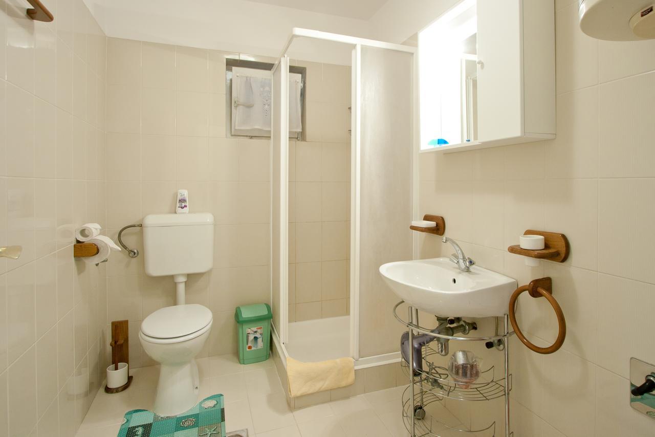 Apartments Neda Πόρετς Εξωτερικό φωτογραφία
